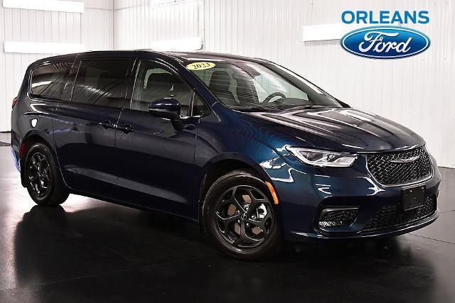 2023 Chrysler Pacifica Hybrid Touring L for sale in Medina, NY