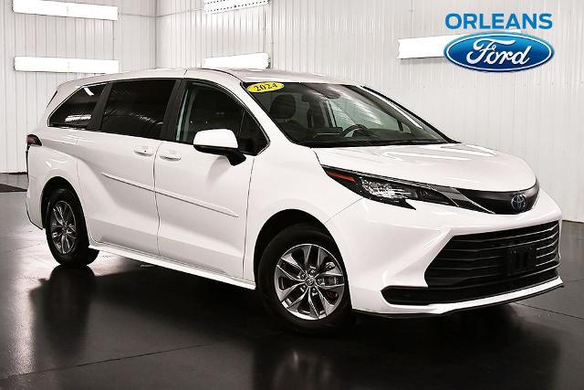 2024 Toyota Sienna LE for sale in Medina, NY