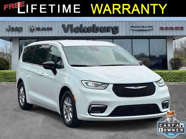 2024 Chrysler Pacifica Touring L for sale in Vicksburg, MI