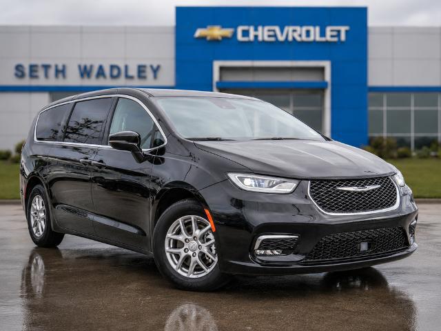 2025 Chrysler Pacifica Select for sale in Perry, OK