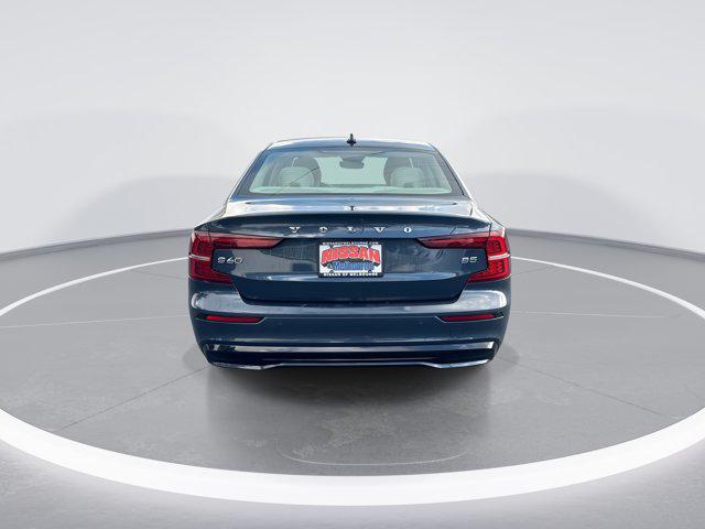 2024 Volvo S60 B5 Core Dark Theme