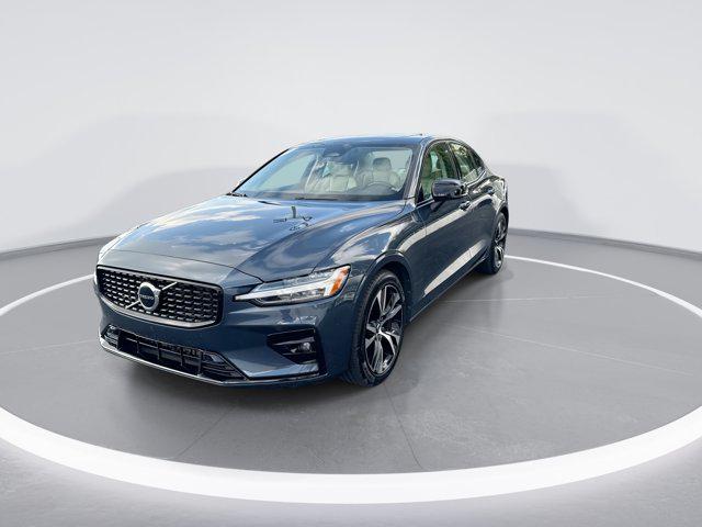 2024 Volvo S60 B5 Core Dark Theme