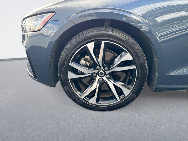 2024 Volvo S60 B5 Core Dark Theme