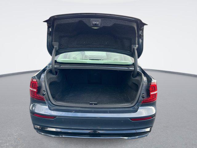 2024 Volvo S60 B5 Core Dark Theme