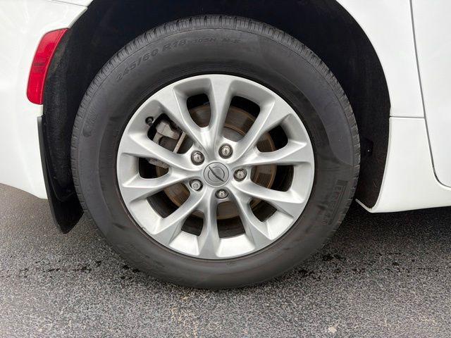 2025 Chrysler Pacifica Select