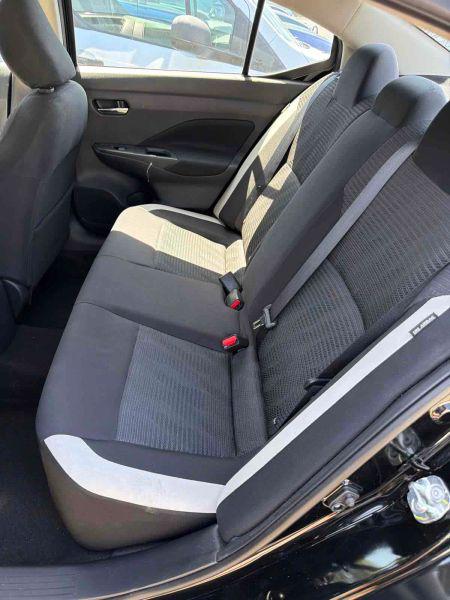 2021 Nissan Versa SV Xtronic CVT