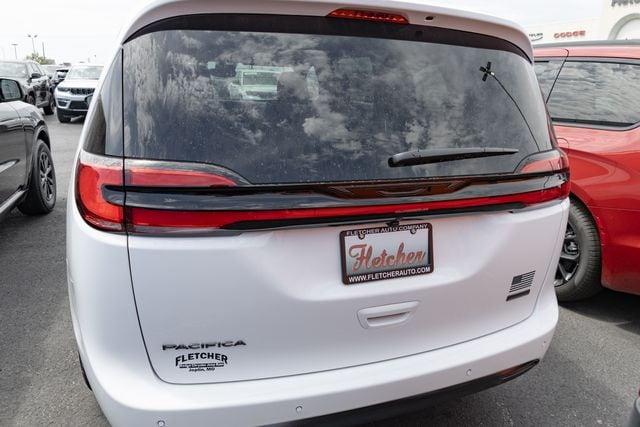 2027 Chrysler Pacifica Select