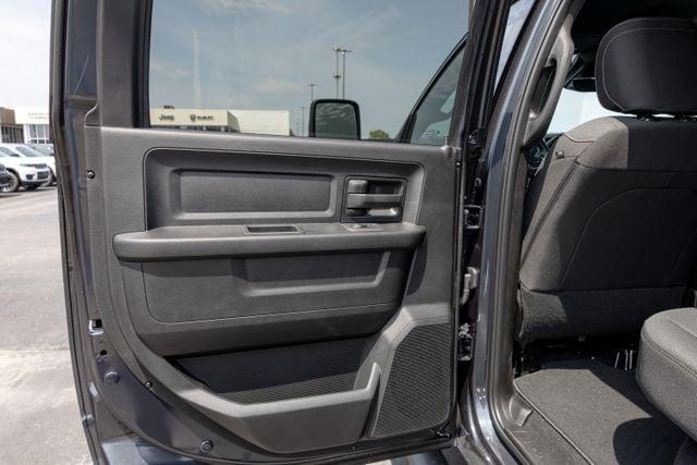 2026 Ram 2500 Black Express Crew Cab 4x4 64 Box