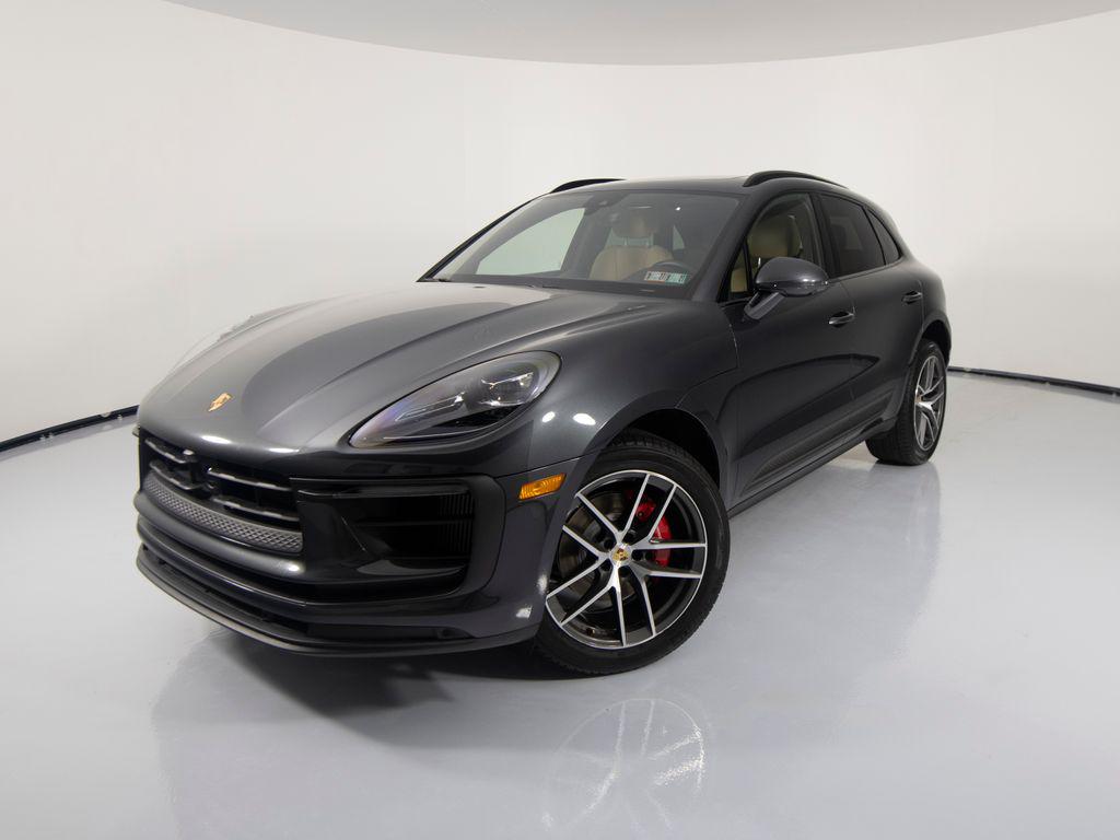 /2023 Porsche Macan