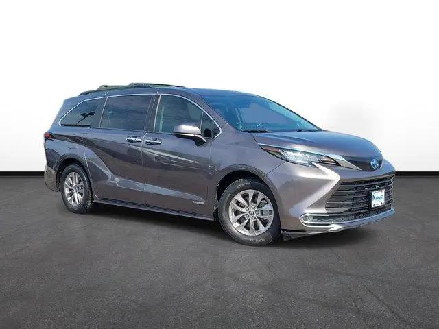 2021 Toyota Sienna XLE for sale near Vandalia, OH