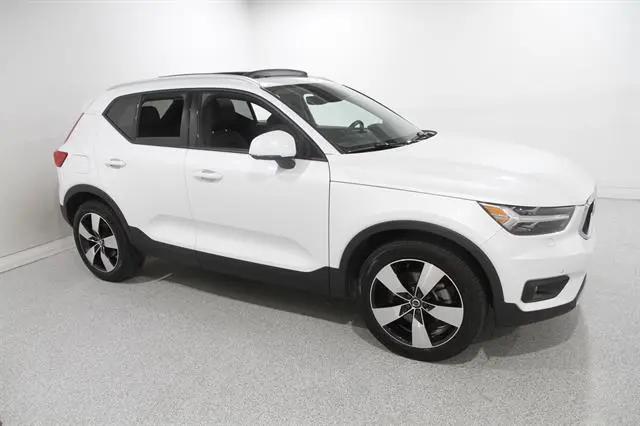 2022 Volvo XC40 T5 Momentum for sale in MENTOR, OH