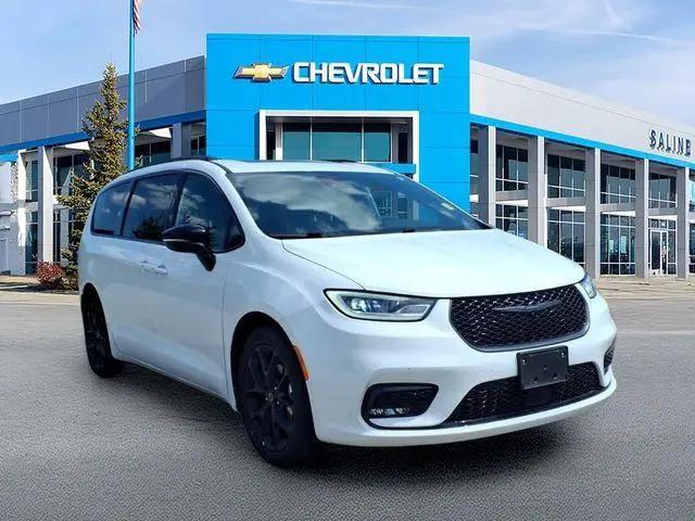 2025 Chrysler Pacifica Limited for sale in Saline, MI