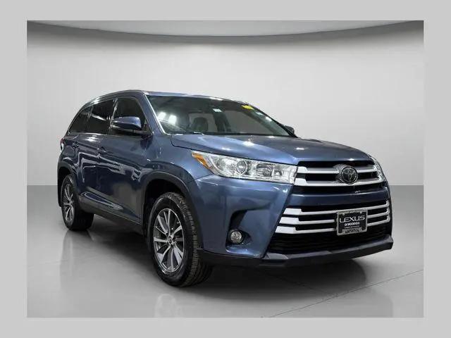 2019 Toyota Highlander XLE for sale in Brookfield, WI