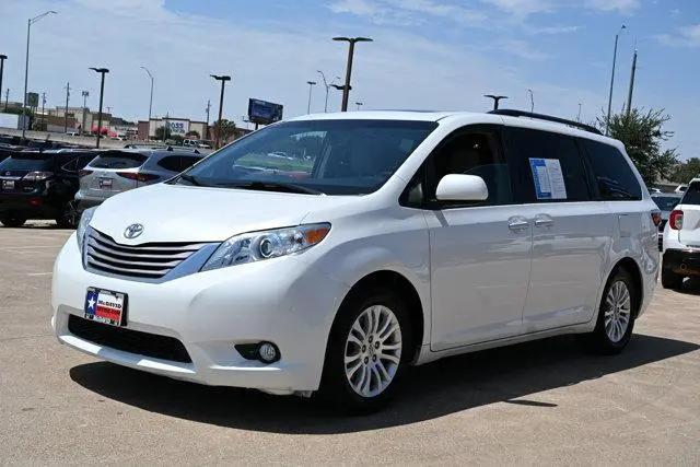2015 Toyota Sienna XLE 8 Passenger for sale in Irving, TX