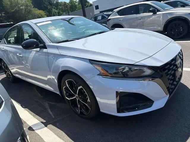2023 Nissan Altima SR FWD for sale in New London, CT