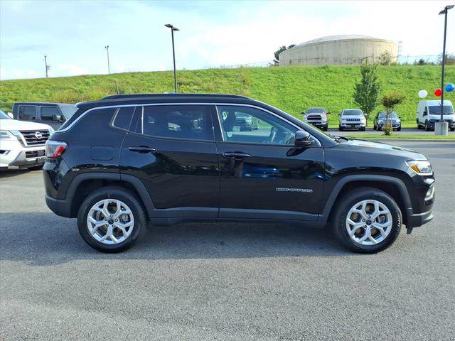 2025 Jeep Compass Latitude 4x4 2025 Jeep Compass Latitude 4x4