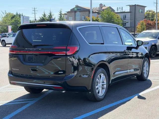 2027 Chrysler Pacifica Select AWD
