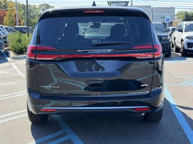 2027 Chrysler Pacifica Select AWD