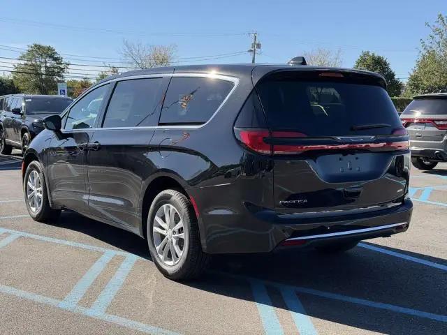 2027 Chrysler Pacifica Select AWD
