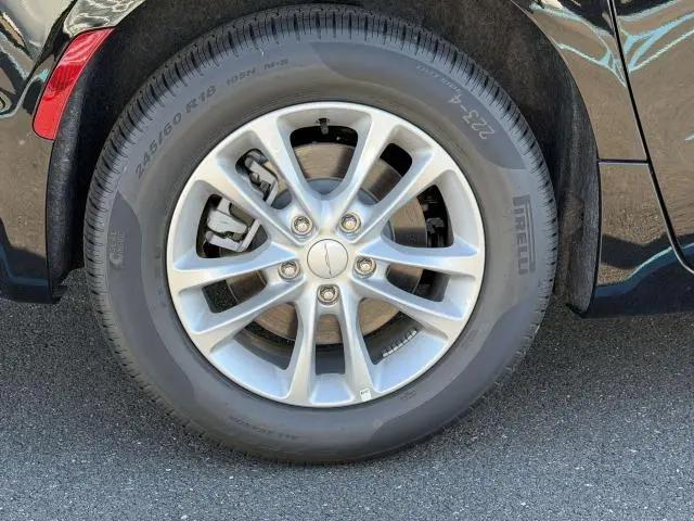 2027 Chrysler Pacifica Select AWD