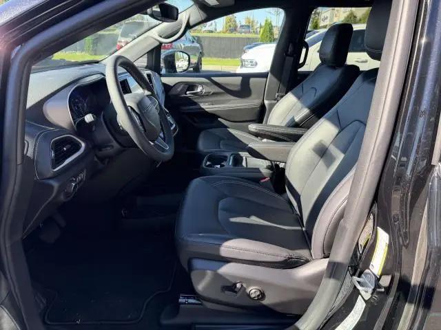 2027 Chrysler Pacifica Select AWD