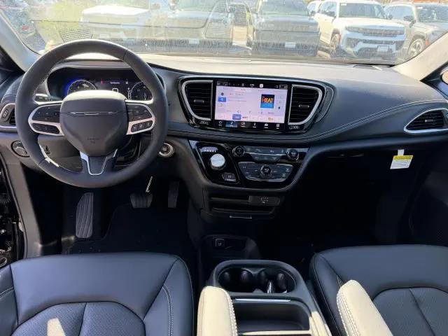 2027 Chrysler Pacifica Select AWD