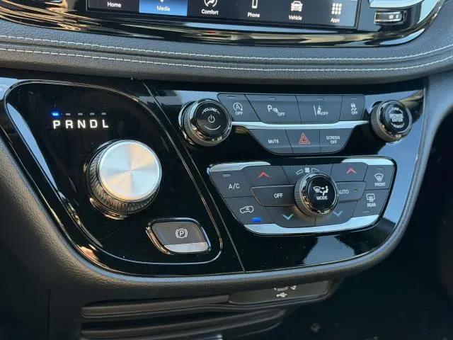 2027 Chrysler Pacifica Select AWD