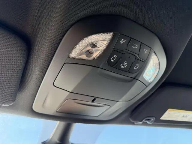 2027 Chrysler Pacifica Select AWD