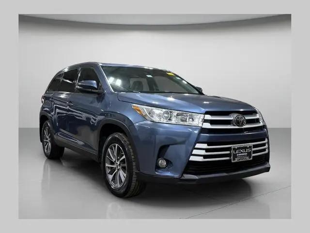 2019 Toyota Highlander XLE for sale in Brookfield, WI