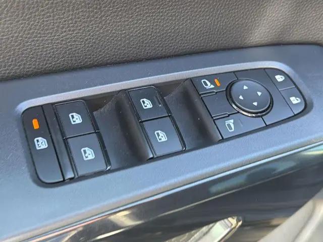 2024 Nissan Pathfinder SV FWD