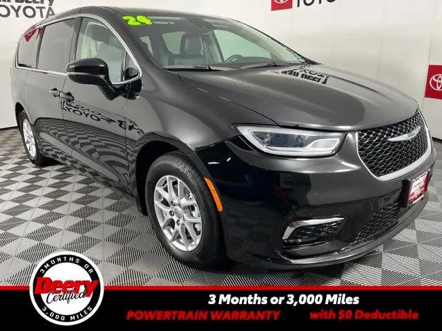 2024 Chrysler Pacifica Touring L for sale in Cedar Falls, IA