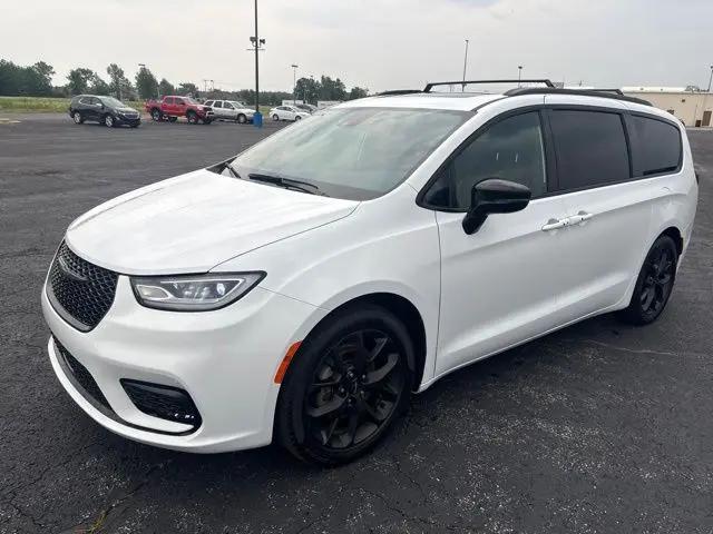 2024 Chrysler Pacifica Limited for sale in Defiance, OH