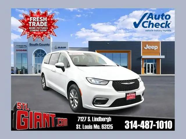 2023 Chrysler Pacifica Touring L AWD for sale in St. Louis, MO