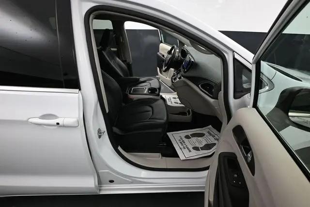 2023 Chrysler Pacifica Touring L AWD