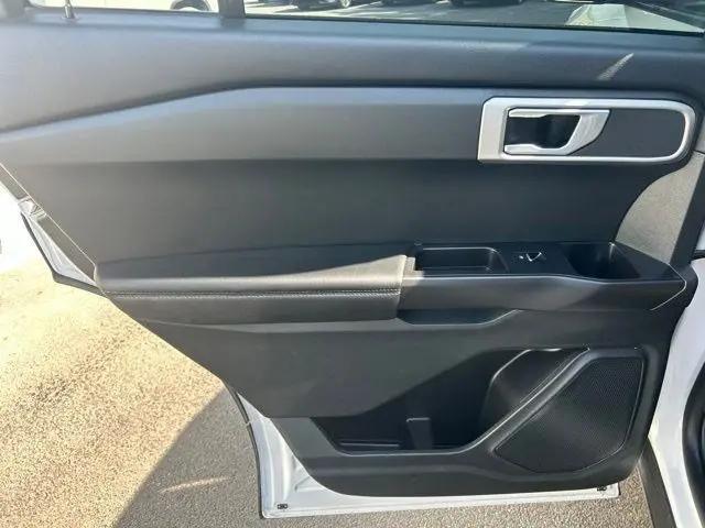 2023 Ford Explorer Base