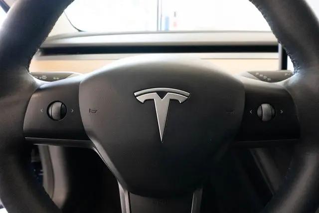 2021 Tesla Model 3 Standard Range Plus Rear-Wheel Drive
