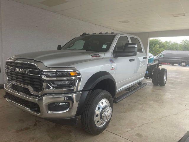 2026 RAM 5500 Chassis RAM 5500 TRADESMAN CHASSIS CREW CAB 4X4 84 CA