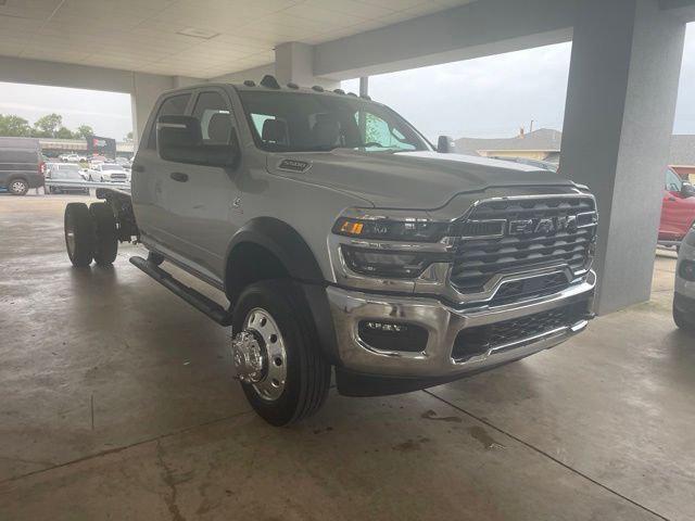 2026 RAM 5500 Chassis RAM 5500 TRADESMAN CHASSIS CREW CAB 4X4 84 CA