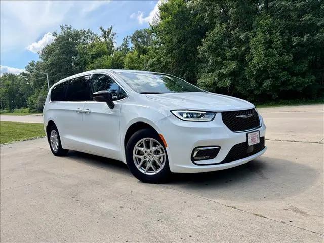 2024 Chrysler Pacifica Touring L for sale in Salem, IL