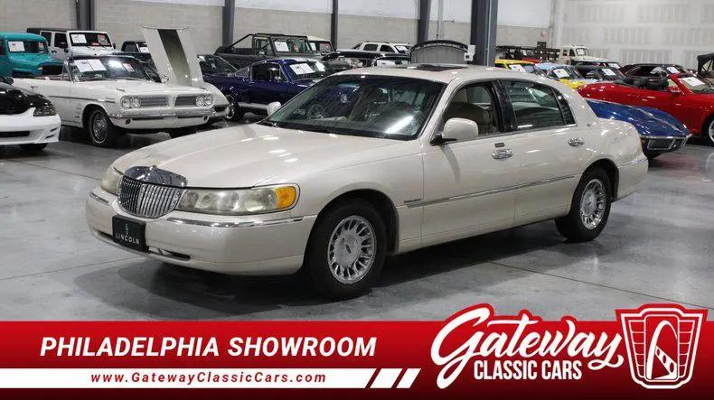1999 Lincoln Town Car Cartier for sale in O Fallon, IL