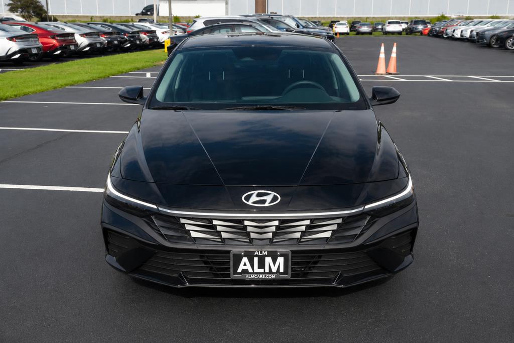 New 2026 Black HYUNDAI SE image 2