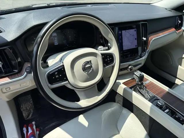 2021 Volvo S60 T6 Momentum
