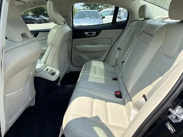 2021 Volvo S60 T6 Momentum