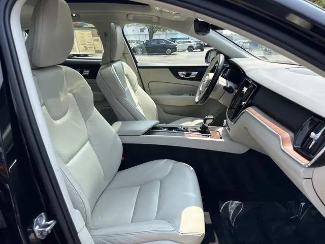 2021 Volvo S60 T6 Momentum