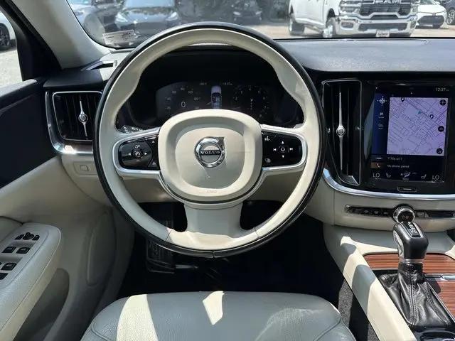 2021 Volvo S60 T6 Momentum