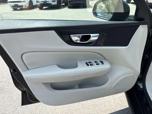 2021 Volvo S60 T6 Momentum