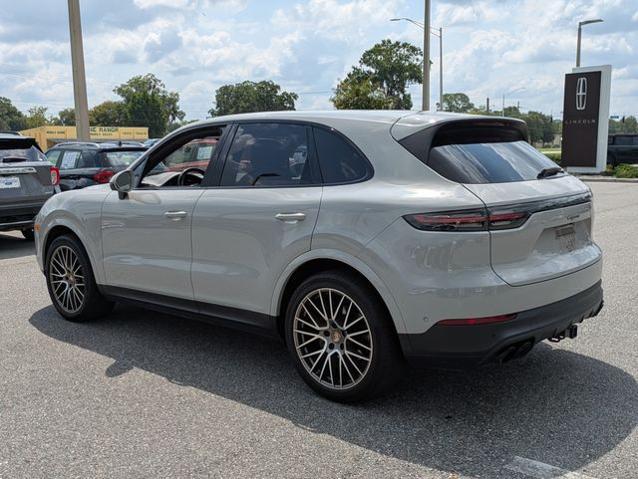 2022 Porsche Cayenne Base