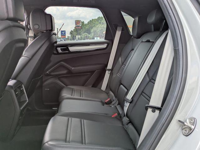 2022 Porsche Cayenne Base