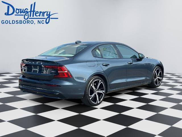 2024 Volvo S60 B5 Core Dark Theme