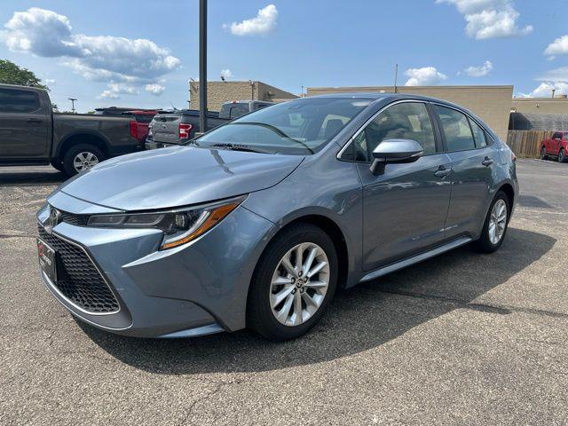 2020 Toyota Corolla XLE for sale in Oconomowoc, WI